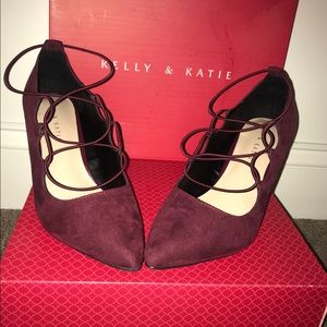 Women’s suede burgundy/wine colored pump